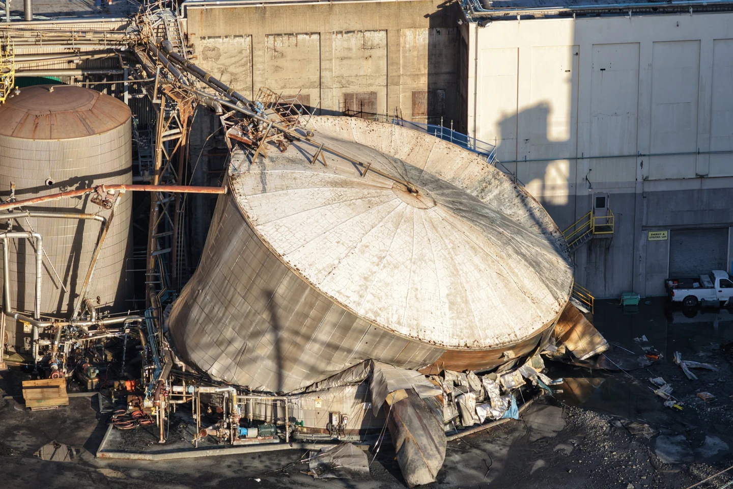 White‑Liquor Implosion at Longview Paper Mill: Nine Still Missing, One Life Lost