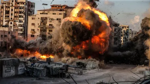 Intense Urban Warfare Imminent in Gaza City as Israeli Forces Advance