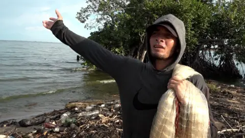 Venezuelan Fishermen Fear for Their Lives Amid US Military Actions